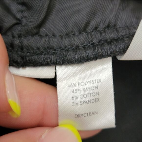 Loft Mini Skirt Solid Black With 2 Side Pockets and Side Zipper A-line Size 10 - Picture 8 of 8